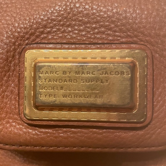 Marc Jacob’s 10x9x3 - Picture 3 of 10